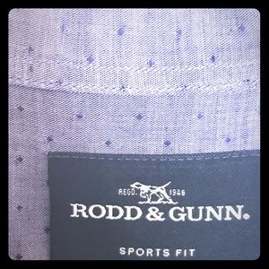 Men’s sport fit long sleeve button-down dress shir